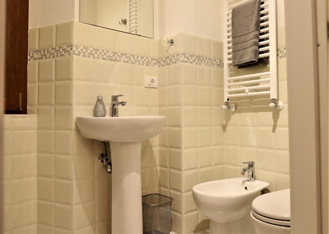Monti Guesthouse Monti di Licciana Nardi Pokoj fotografie