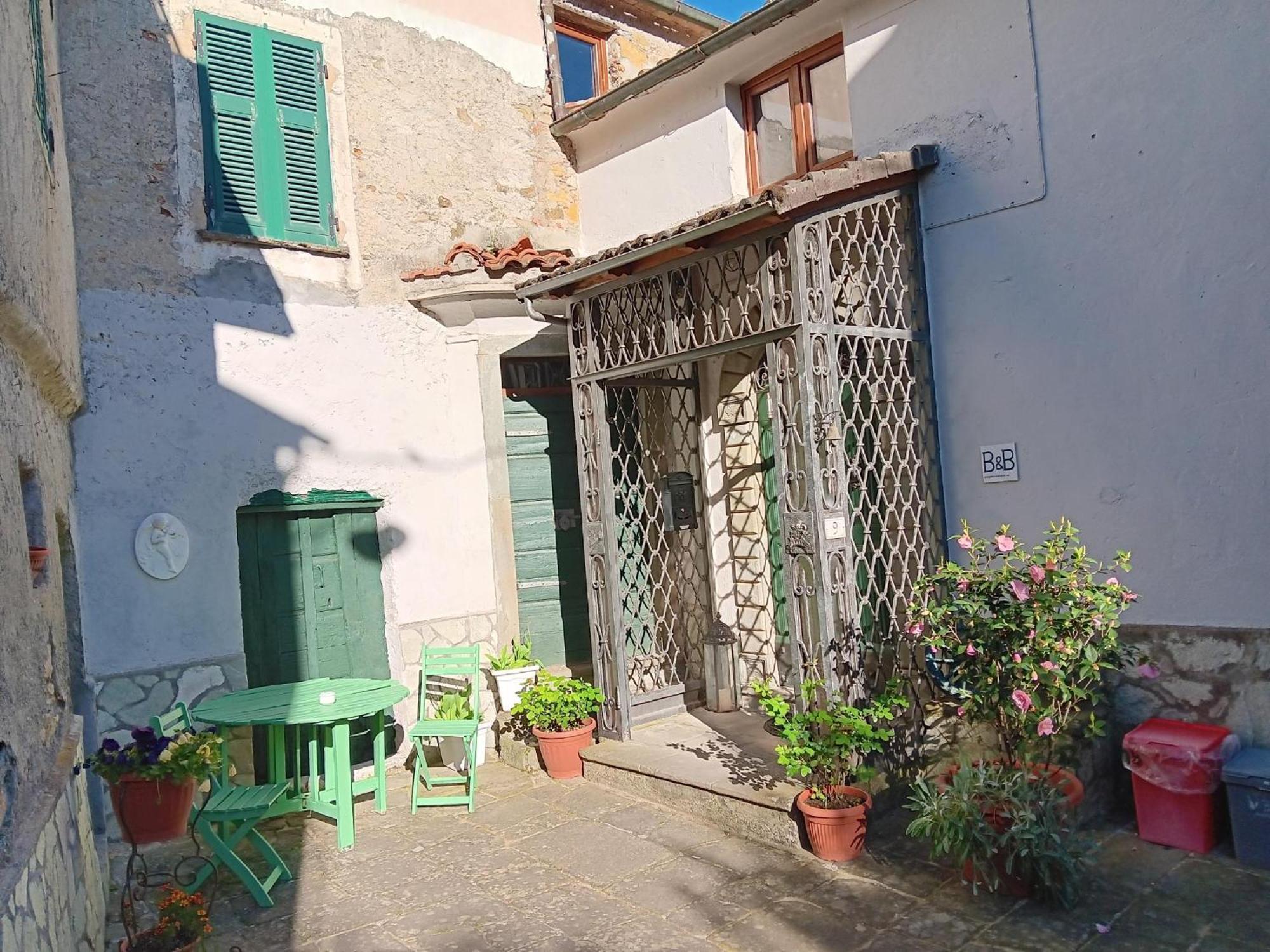 Monti Guesthouse Monti di Licciana Nardi Exteriér fotografie