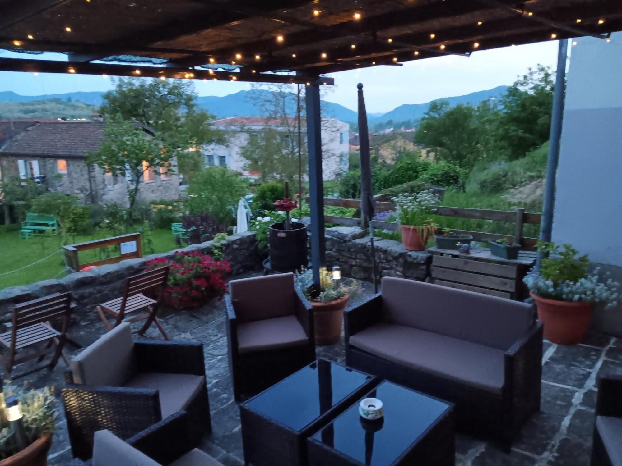 Monti Guesthouse Monti di Licciana Nardi Exteriér fotografie